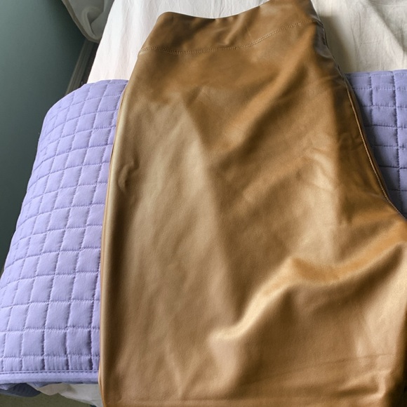 GAP Pull up pants XXL/TTG and XL/TG 2 Sizes available - Picture 6 of 8